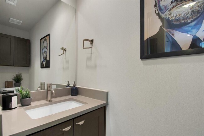 Building Photo - 1905 Alegria Rd