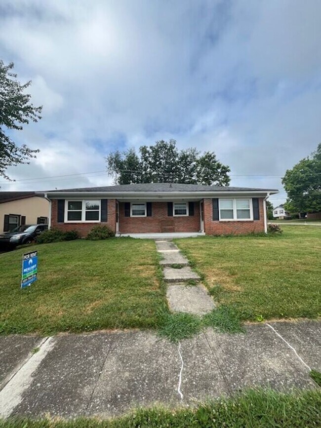 Building Photo - 2160 Winterberry Dr