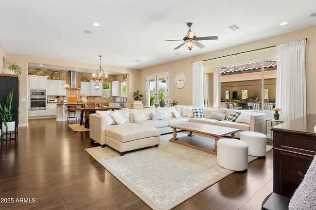Building Photo - 5803 E Parnell Dr