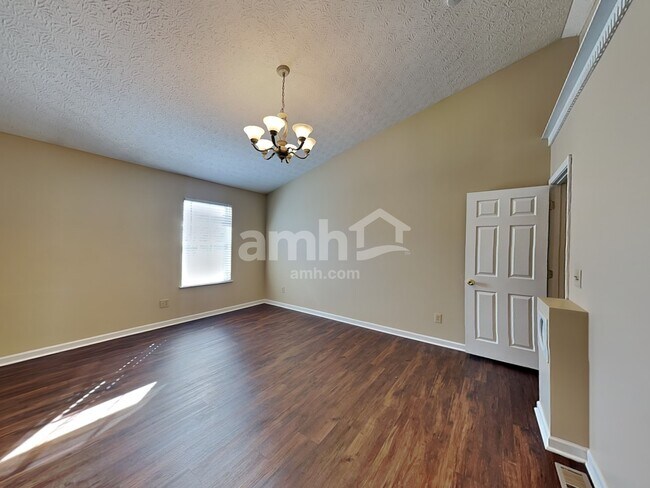 Building Photo - 2419 Hoose Dr