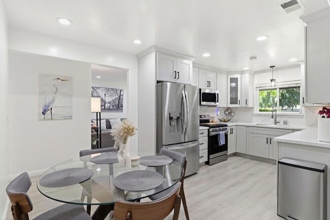 Building Photo - 1714 Woodridge Way