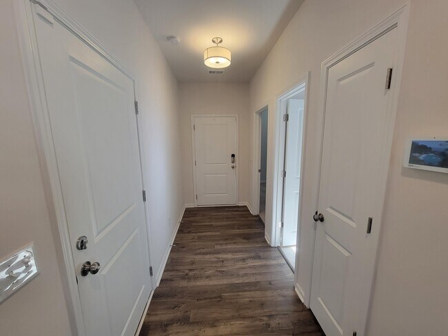 Building Photo - 166 Luxborough Ct