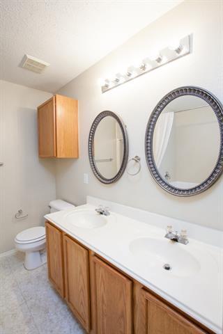 Building Photo - 1118 Water Oak Way