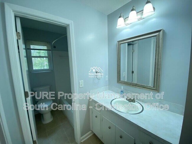 Building Photo - 371 Furman Ln