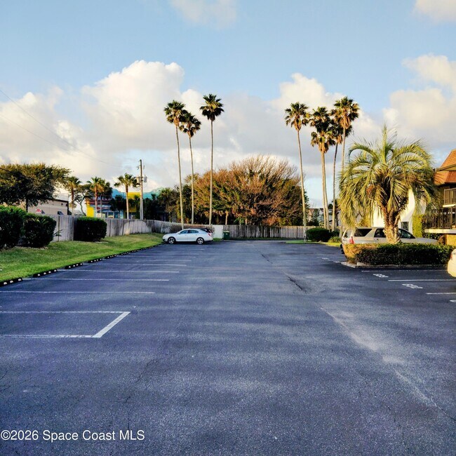 Building Photo - 200 St Lucie Ln