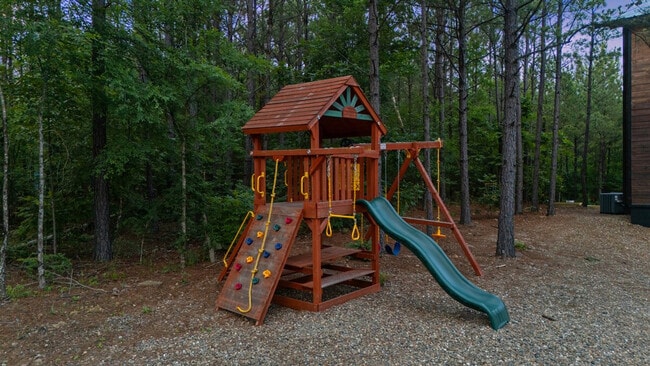 Building Photo - 474 Bear Pne Trl