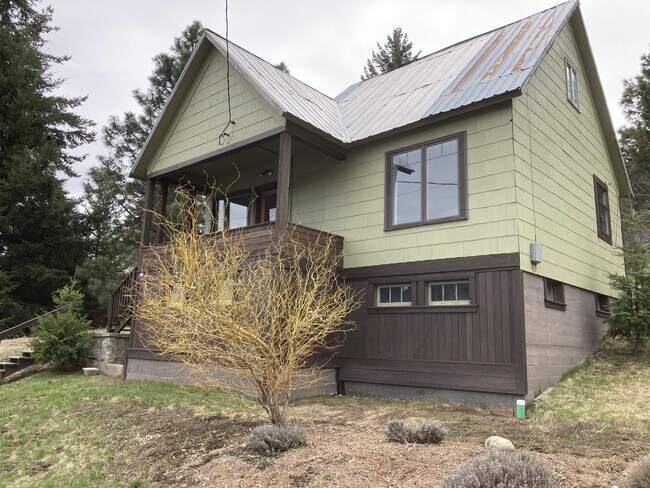 Building Photo - 408 S 1st St