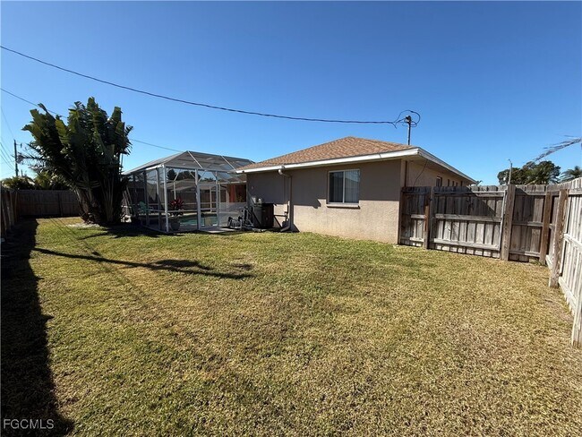 Building Photo - 3619 SW 6th Ave