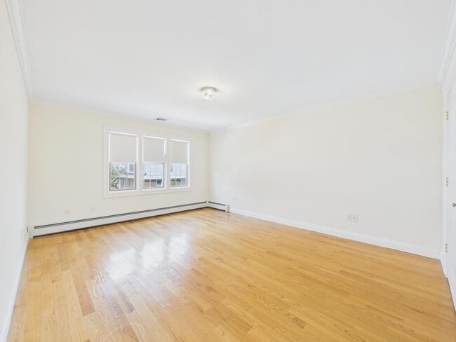 Building Photo - 136 Dow Ave