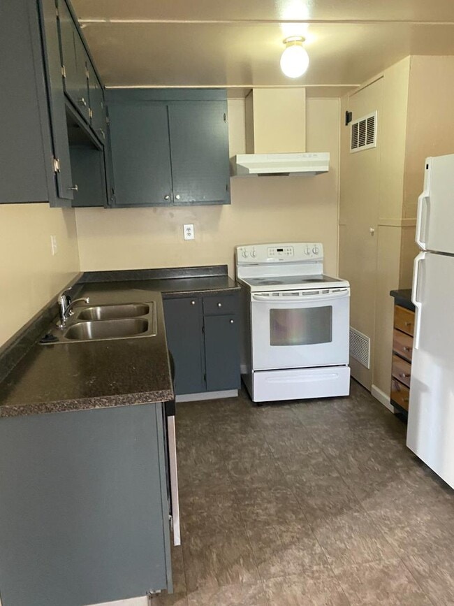 Building Photo - 754 California Ave