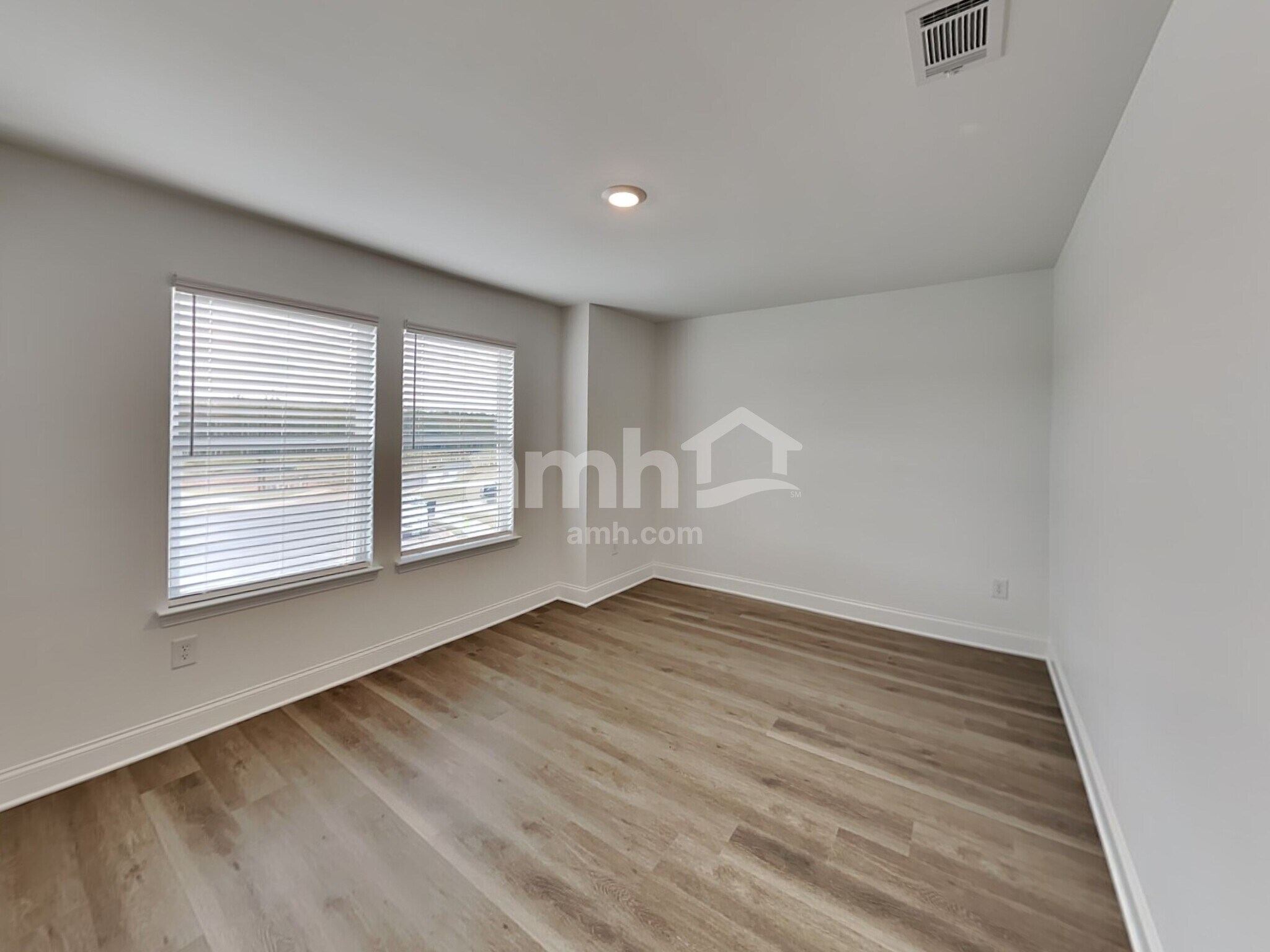 Building Photo - 50 Pointe Dr