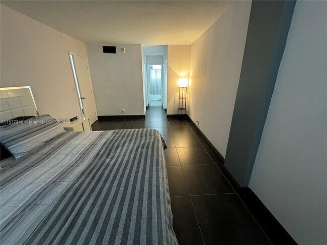 Building Photo - 2903 N Miami Beach Blvd