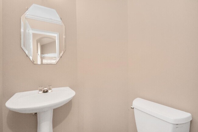 Building Photo - 174 Shiloh Dr