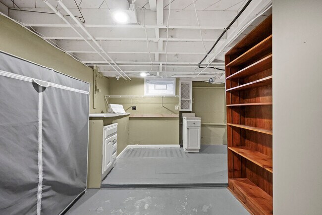 Building Photo - 15 Arapahoe Rd