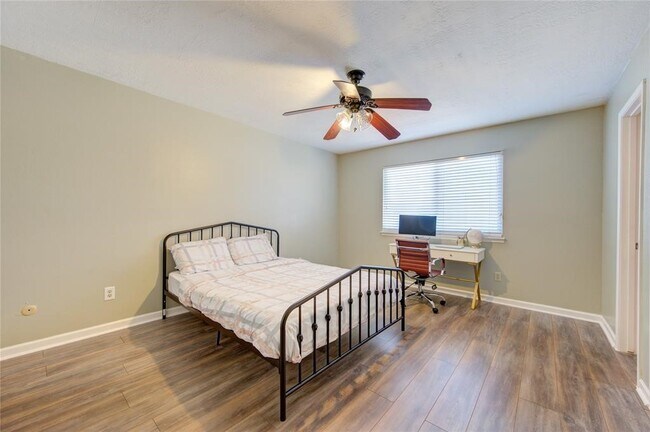 Building Photo - 2379 Briarwest Blvd