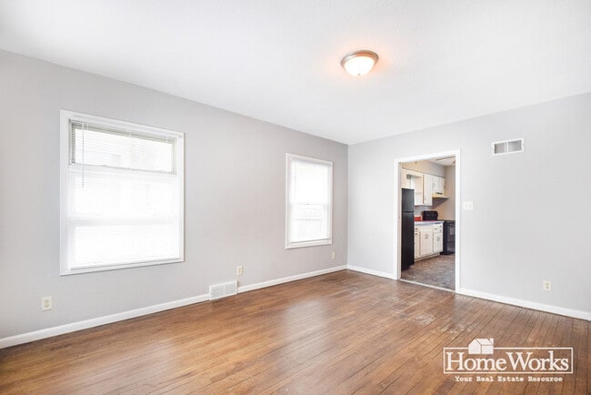 Building Photo - 730 E Broadway St