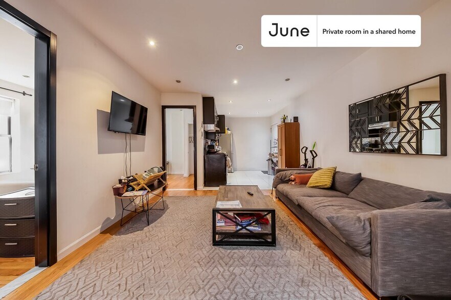 Building Photo - Private bedroom in 6 bed/2 bath Home
