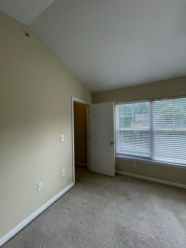 Building Photo - 05-203 Doddi