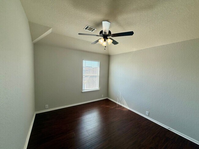 Building Photo - 5 bedroom, 3 bathroom home off TPC Parkway!