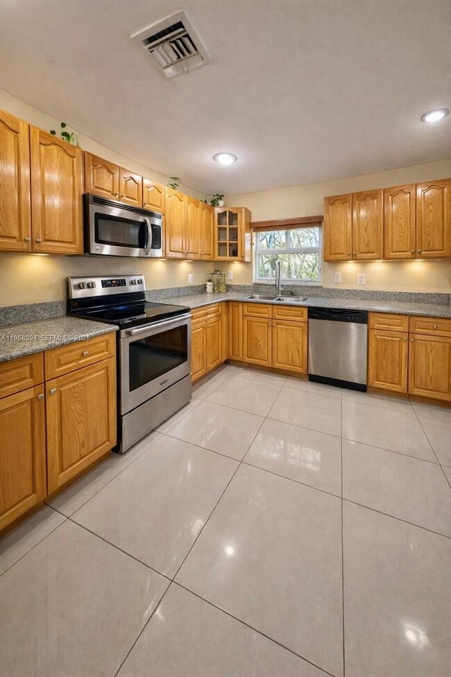 Building Photo - 7871 NW 53rd Ct