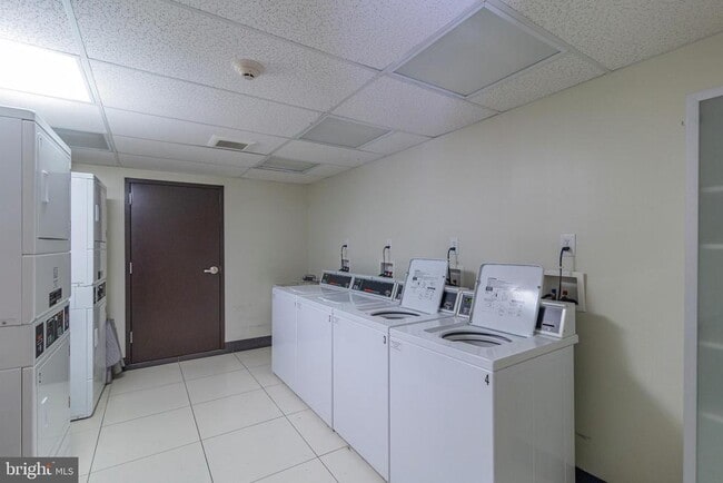 Building Photo - 1910 Kalorama Rd NW