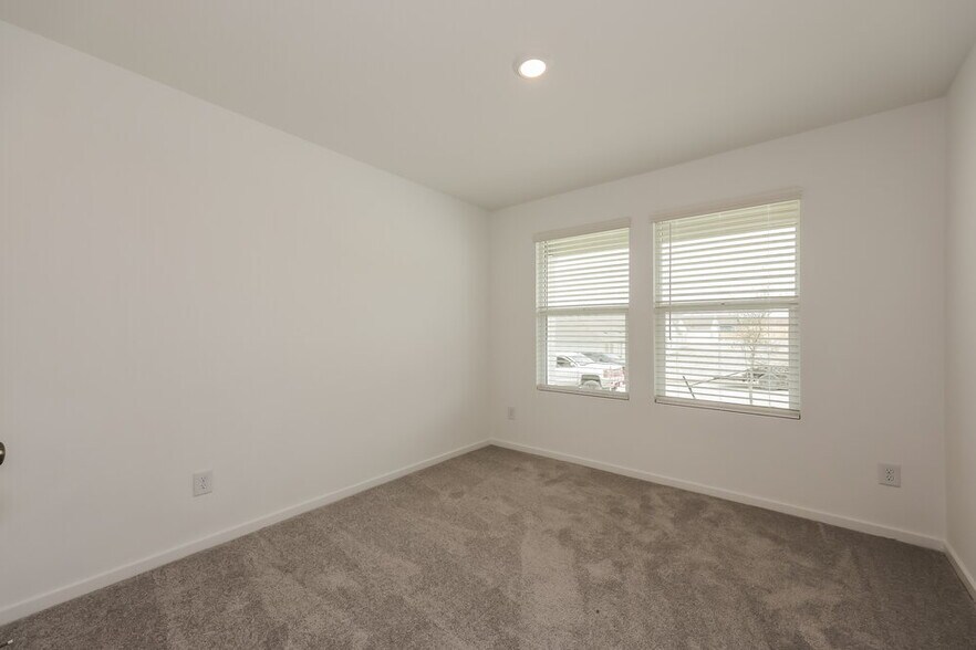 Building Photo - 10729 Revolver Dr