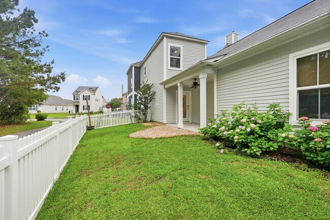 Building Photo - Like New Home For Lease in Rice Creek!
