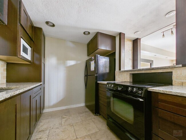Building Photo - 2529 Rio Grande St