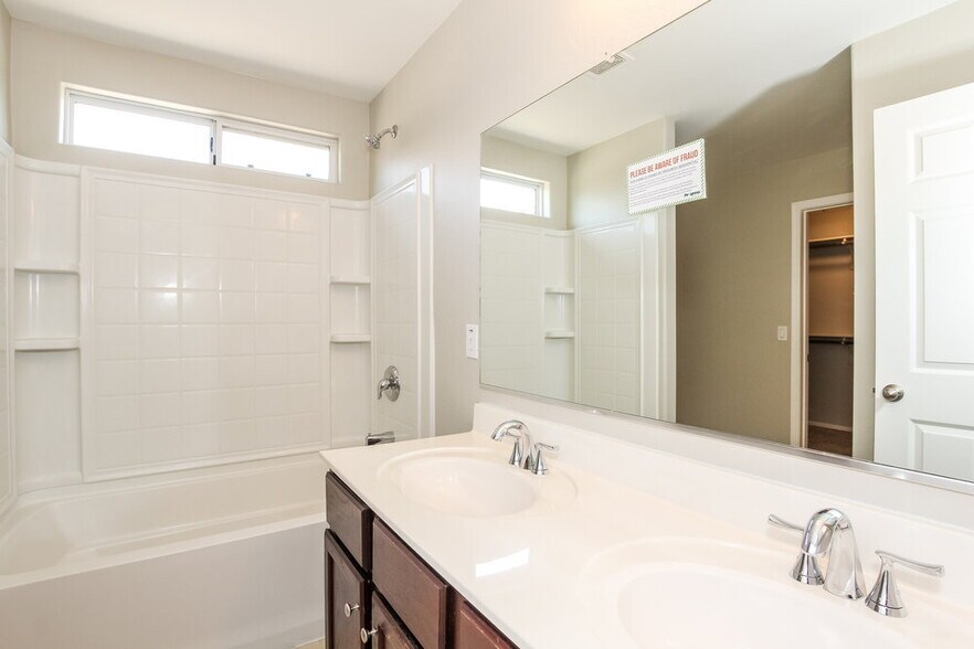 Building Photo - 5412 W Albeniz Pl