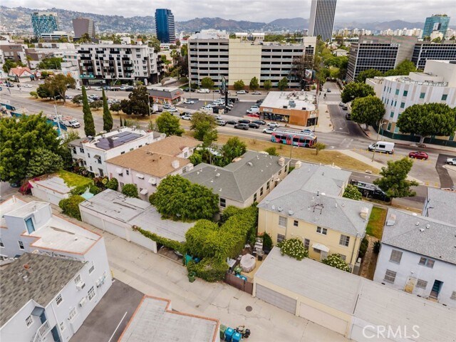 Building Photo - 5962 S San Vicente Blvd