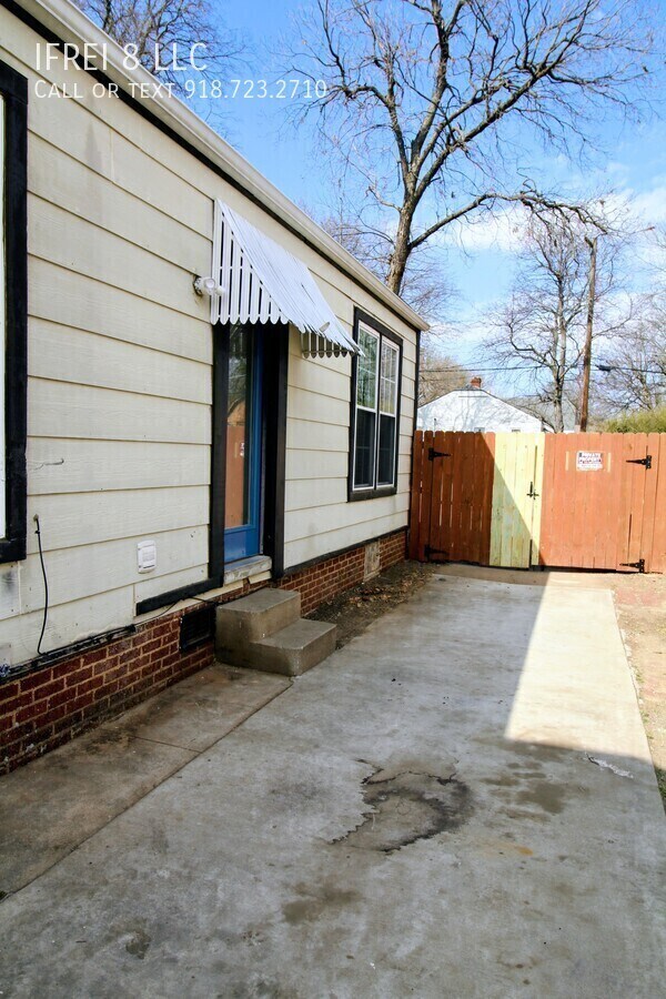 Building Photo - 2865 E Admiral Pl