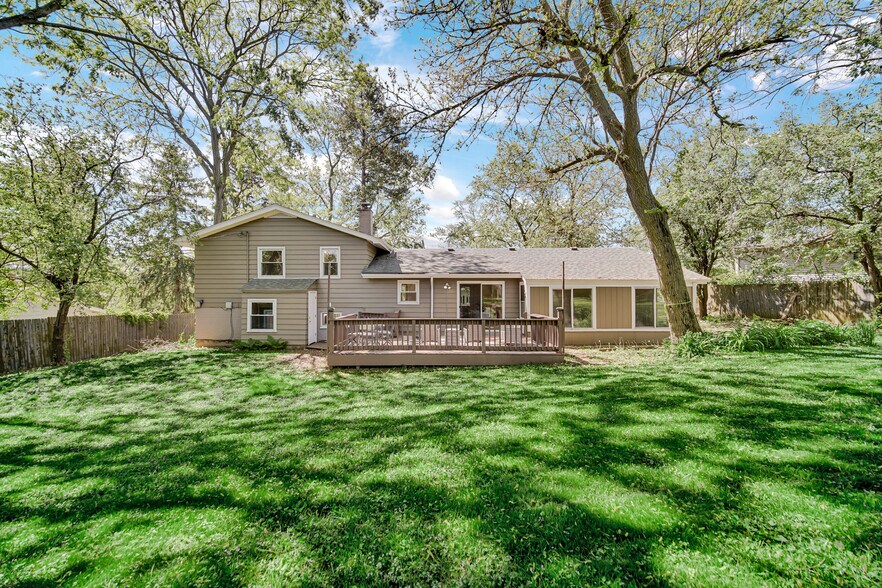 Building Photo - 22W362 Hackberry Dr