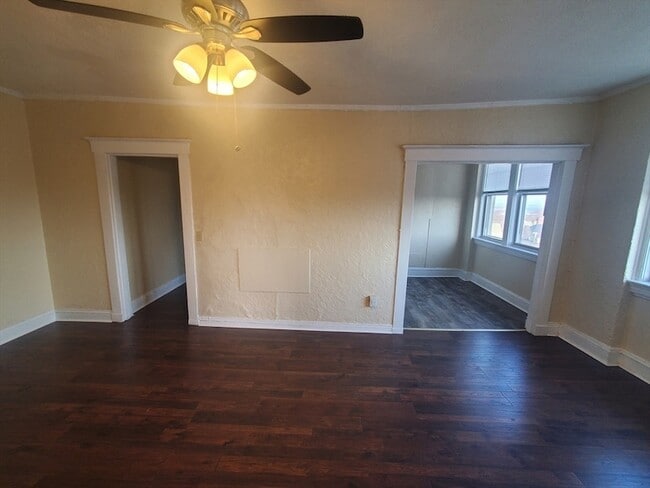 Building Photo - 415 County St