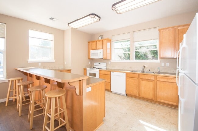 Building Photo - 1110 NW 27th St