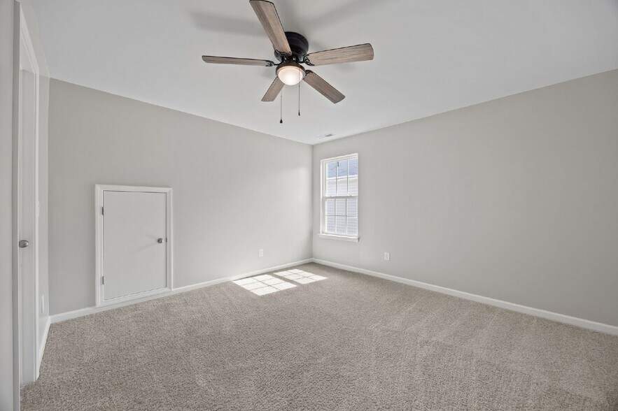 Building Photo - 4500 Sandstone Dr