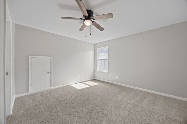 Building Photo - 4500 Sandstone Dr