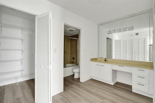 Building Photo - 20515 E Country Club Dr