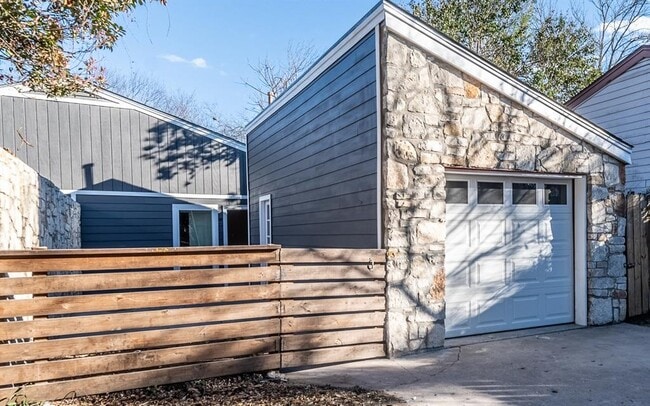 Building Photo - 915 Sirocco Dr
