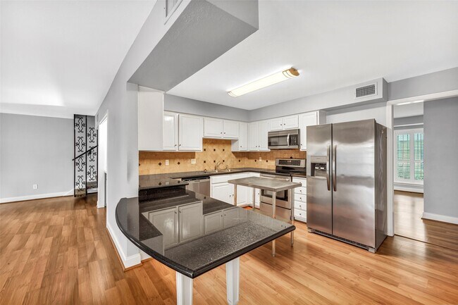 Building Photo - 1553 W Sam Houston Pkwy S