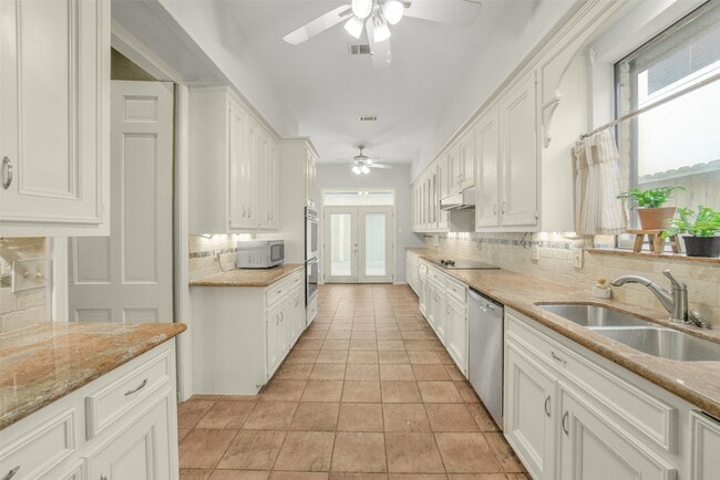 Building Photo - 2423 Nantucket Dr