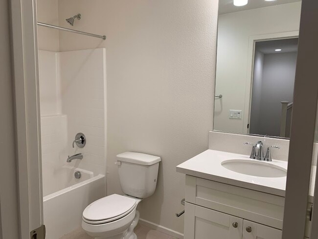 Building Photo - 4400 Lilac Cir