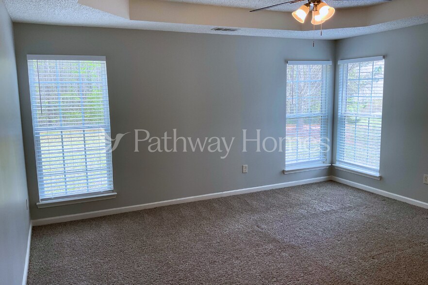 Building Photo - 229 Deodar Ln