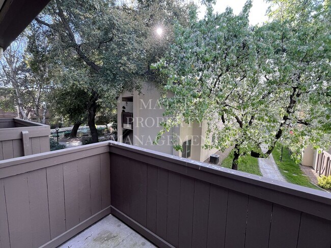 Building Photo - COLO370