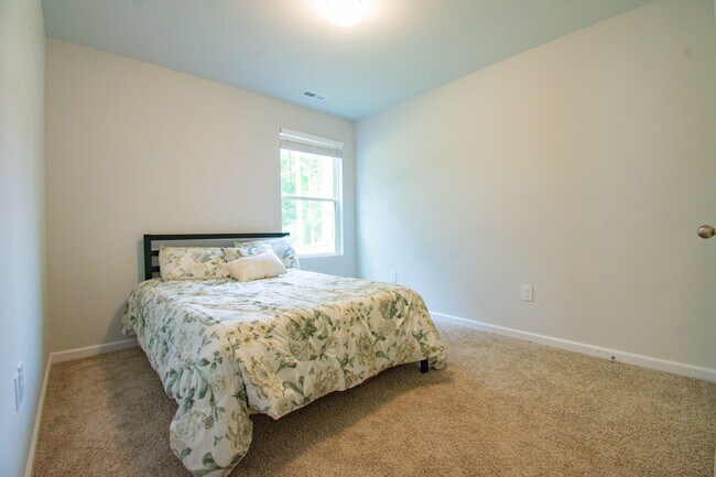 Building Photo - Coming Soon! 4 Bedroom 3 Bathroom- Dogs Okay!