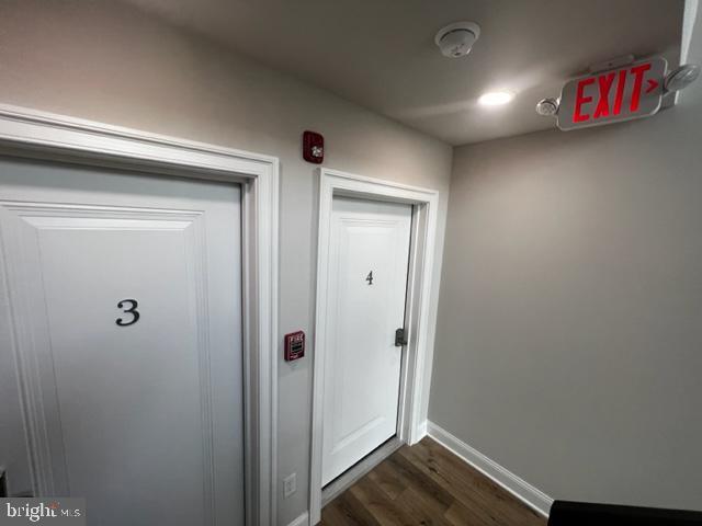 Building Photo - 215 E Linden St