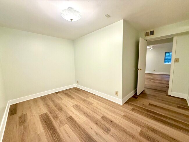 Building Photo - 2449 Carlton Dr