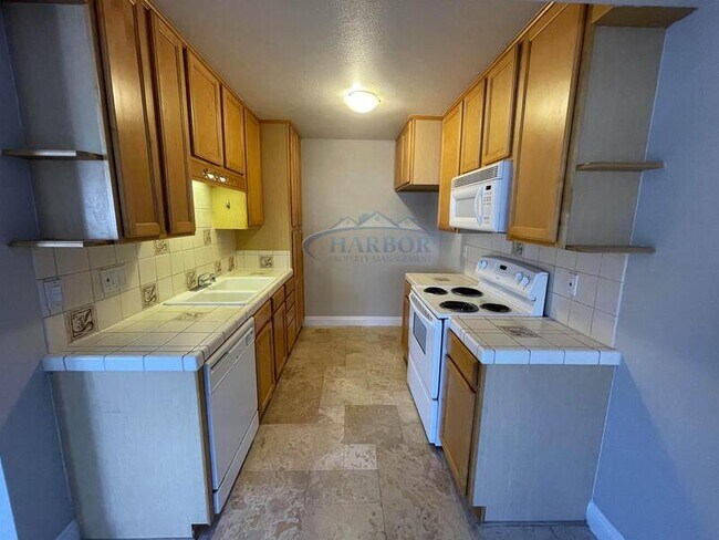 Building Photo - 356 Miraleste Dr