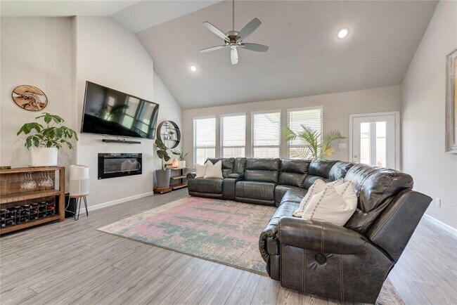 Building Photo - 3332 Flatiron Dr