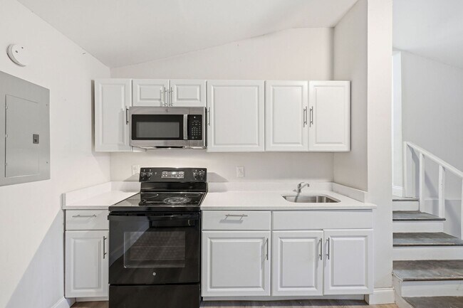 Building Photo - Completely Renovated 2BR/1BA Home on Extra-Large Lot in Jacksonville's Trout River Area***APRIL S...