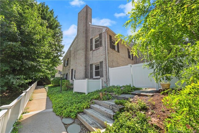 Building Photo - 25 Indian Harbor Dr